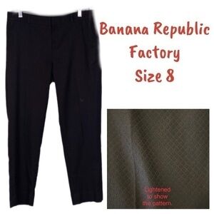 BANANA REPUBLIC FACTORY black “Hampton Fit” cropped, textured pants. Size 8. EUC